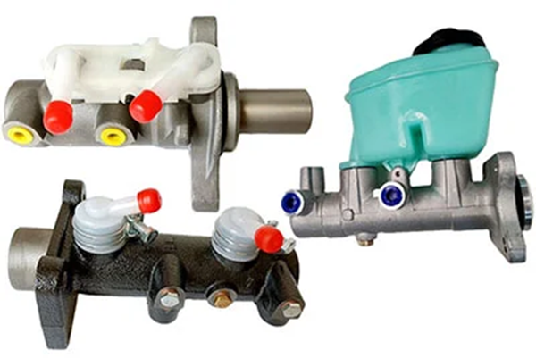 Symptoms of a Bad Brake Master Cylinder